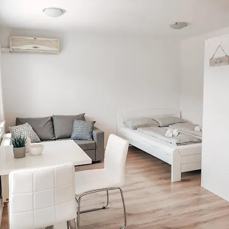 Studio Apartment Sanya Ljubljana Buitenkant foto
